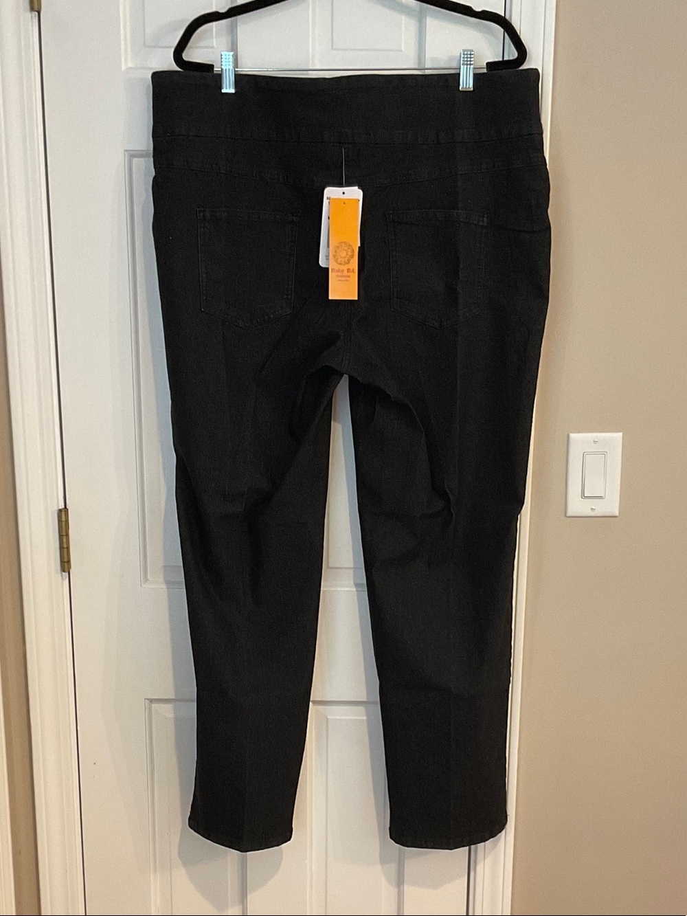 Ruby Rd. Black Cropped Ankle Jeans - Picture 4 of 8